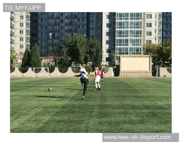 北京新鲜胡同小学足球队走进国安训练基地观摩学习 北京新鲜胡同小学足球队走进国安训练基地观摩学习