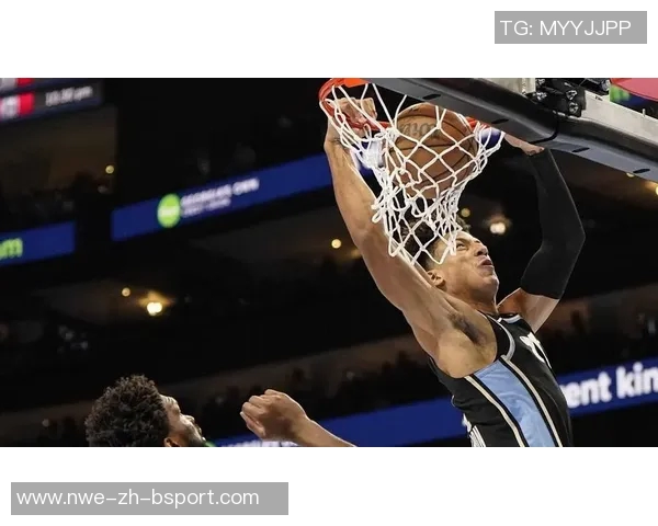 新鹰王起飞!杰伦·约翰逊封盖霍金斯,随后一条龙完成滑翔暴扣 新鹰王起飞!杰伦·约翰逊封盖霍金斯,随后一条龙完成滑翔暴扣